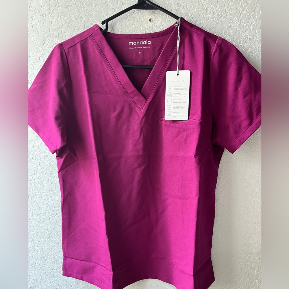 Sangria mandala scrub top small